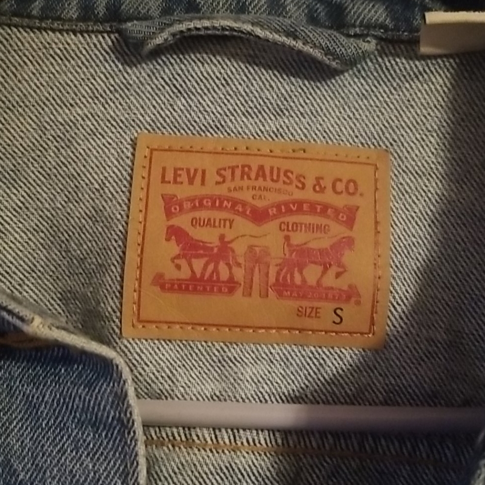 Levis jacket - Picture 2 of 3